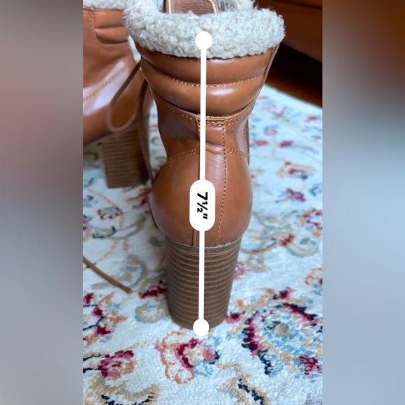 cute lace up faux fur trimmed Jellypop boots. Light brown/dark tan in color - Picture 7 of 15